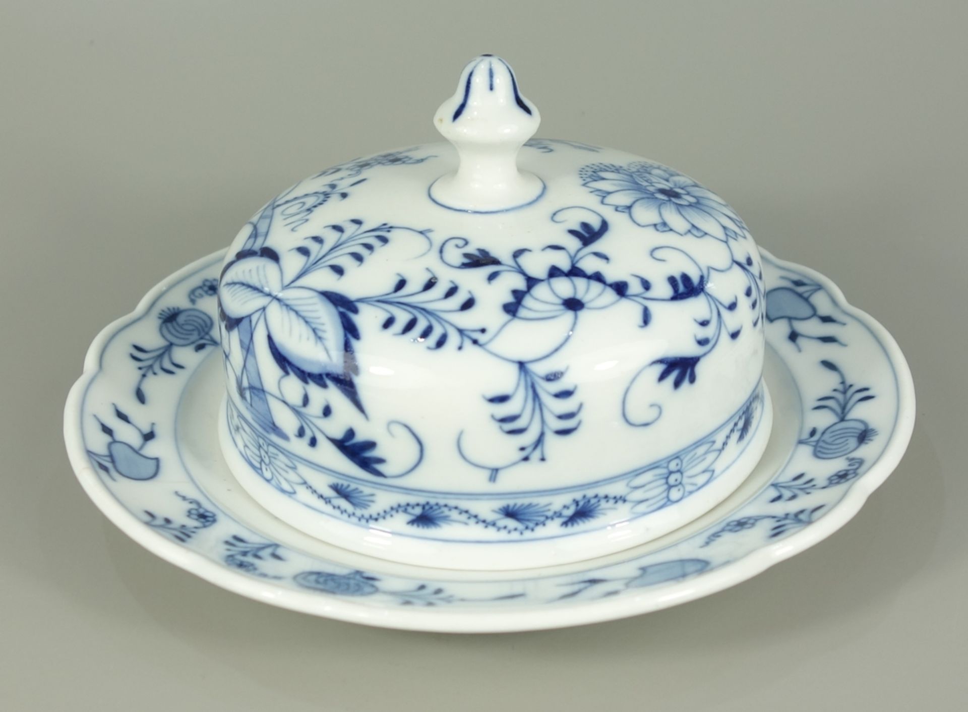 Butterdose, Zwiebelmuster, Teichert /Stadt Meissen, um 1930, Teller-D.19cm, Innenteil-D.10,5cm,