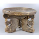 Sitz / Hocker, Afrika, H.21cm, D.25,5cm, dreifüßiger Stand, leicht gewölbte Platte,