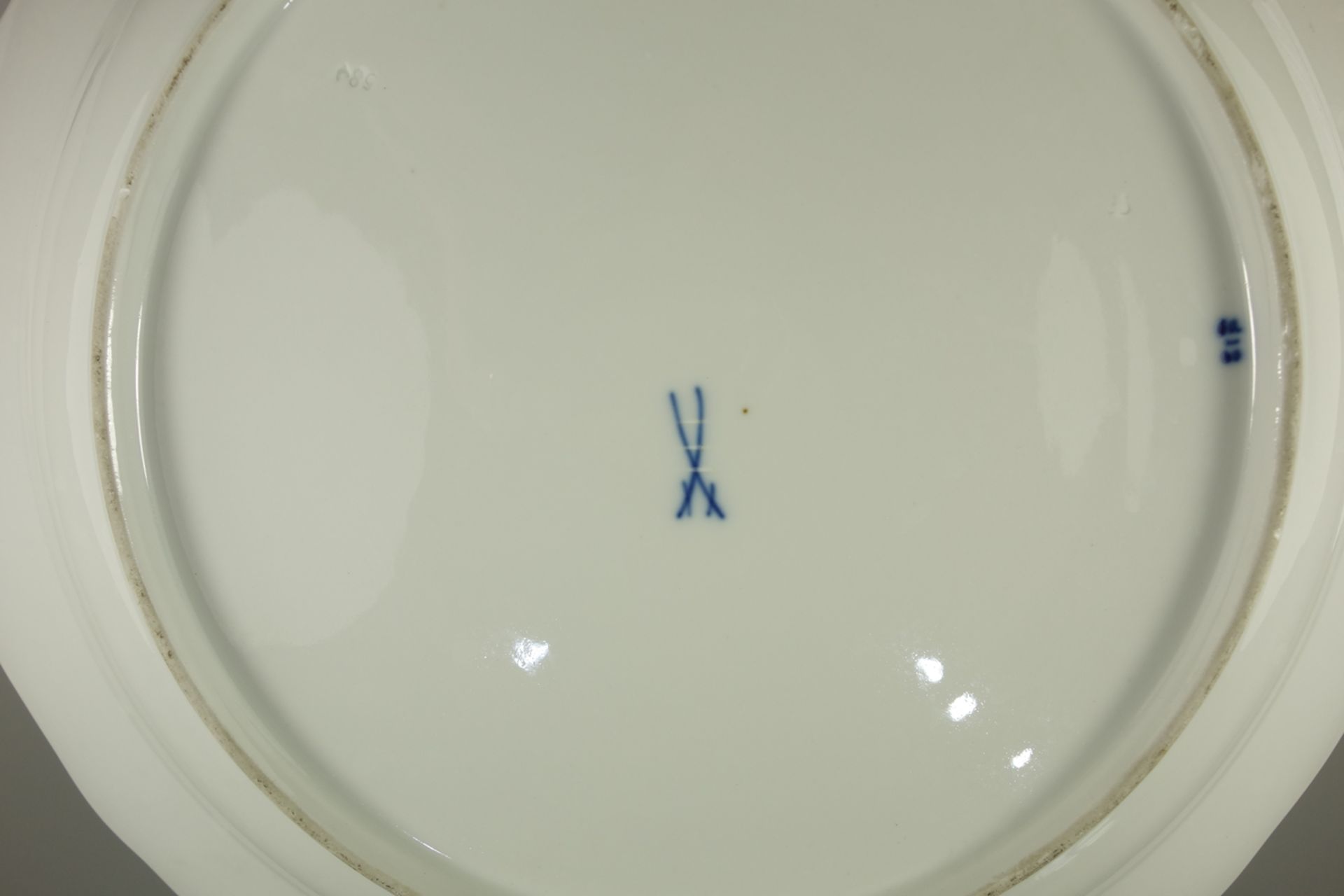 großer runder, tiefer Teller, Zwiebelmuster, Meissen, nach 1934, D.32,3cm, unterglasurblaue - Bild 2 aus 2