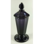 Deckelpokal, attr. Ludwig Moser, Karlsbad, um 1915/20, H.14,5cm, violettes Glas, massiver