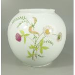 Kugelvase mit Blumen und Schmetterling, Hutschenreuther, um 1960, H.15,8cm, Boden mit Stempel "