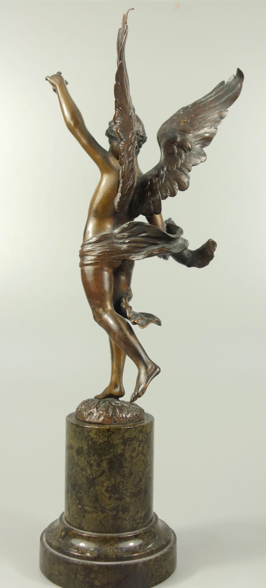 Hermann Eichberg (Bildhauer, tätig um 1900, Berlin), Siegesgöttin Viktoria, Gesamt-H.31cm, Bronze, - Bild 5 aus 6