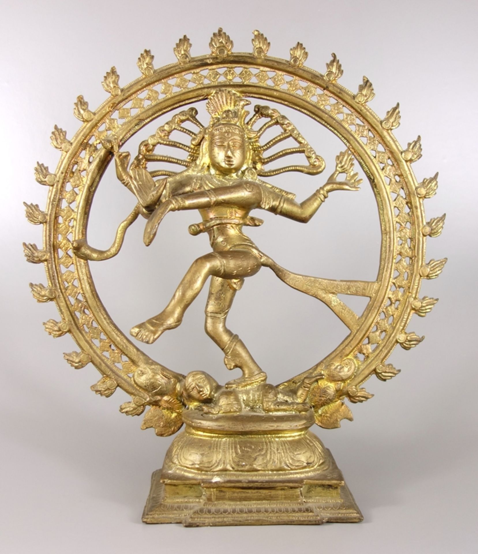 Shiva Nataraja, Nepal, Ende 19. /Anf. 20.Jh., Messingguss, vergoldet, Shiva als Nataraja tanzend auf