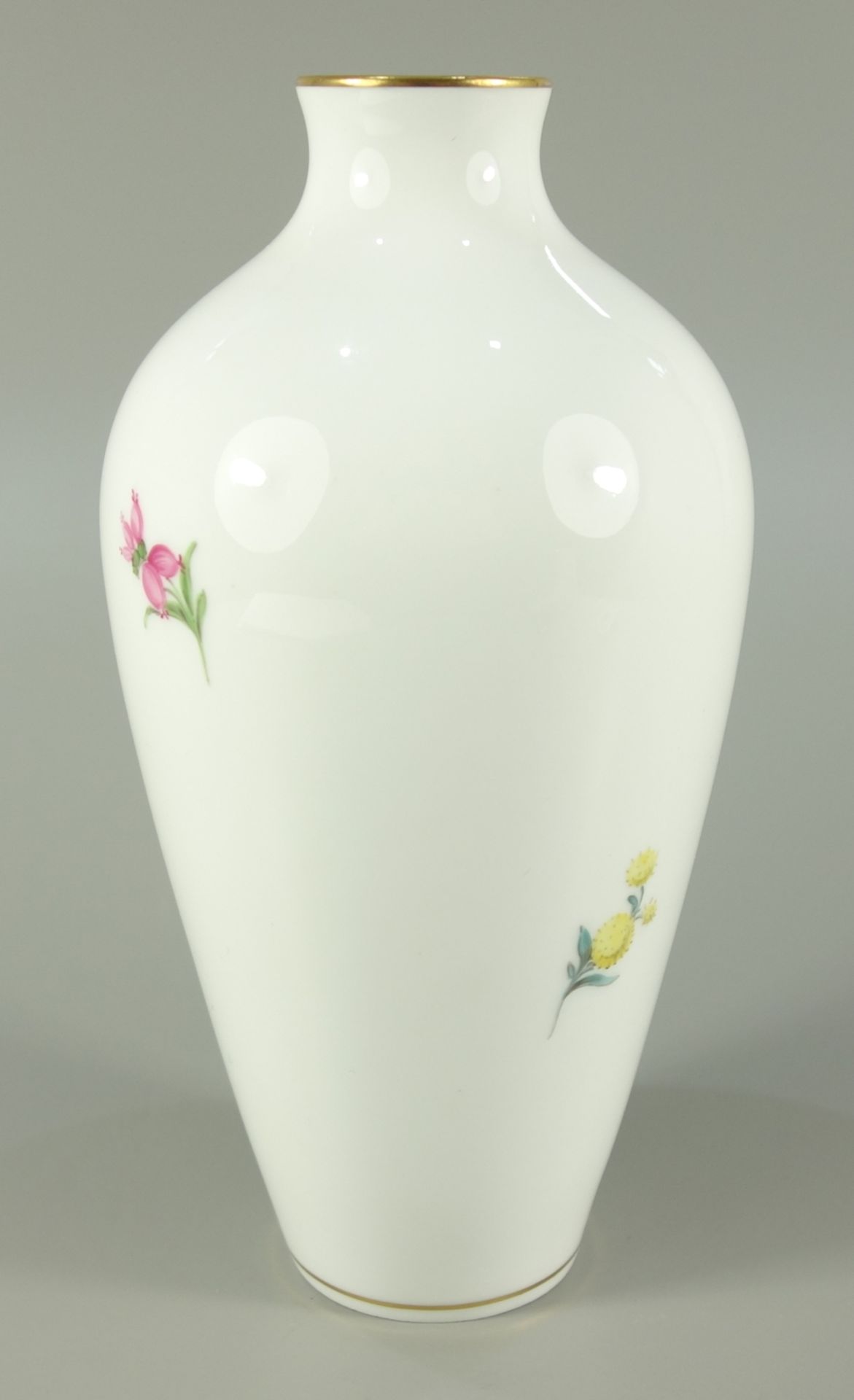 Vase, Deutsche Blume, Meissen, nach 1934, H.17cm, unterglasurblaue Schwertermarke mit 2 - Bild 2 aus 3