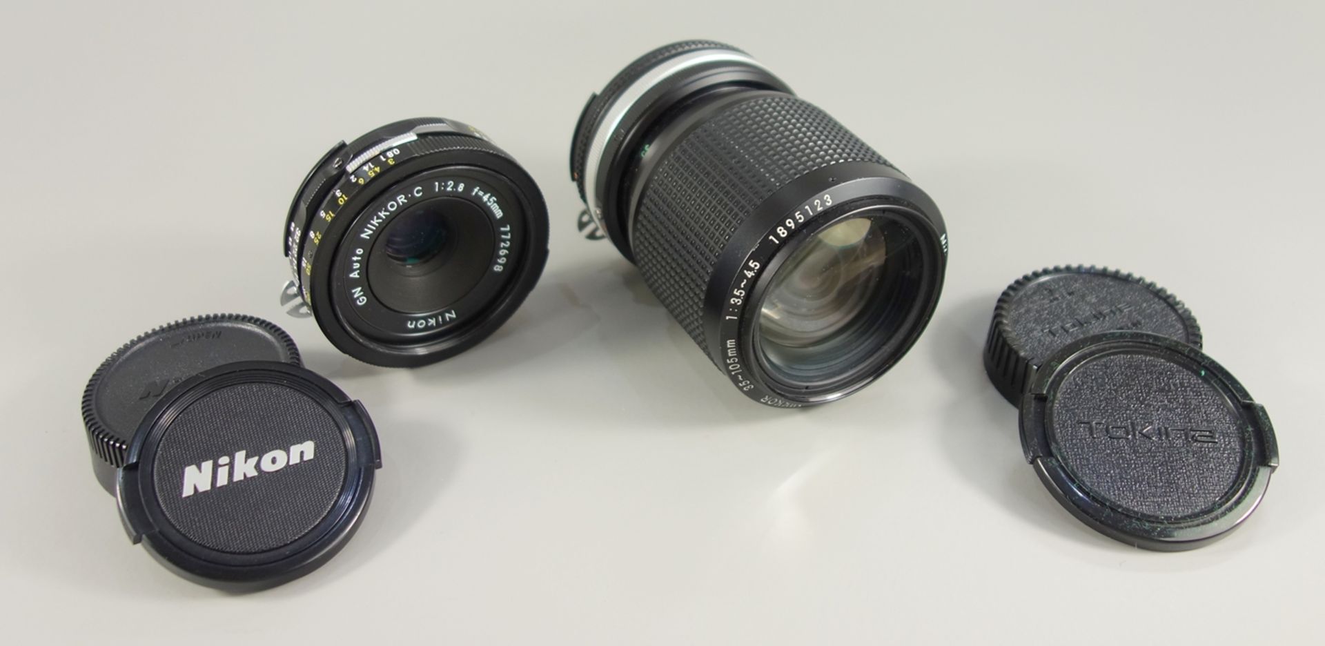 2 Nikon-Objektive: GN Auto NIKKOR C 1:2,8/45mm, Serien-Nr. 772698 und Zoom-NIKKOR 1:3,5-4,5/35- - Bild 2 aus 2