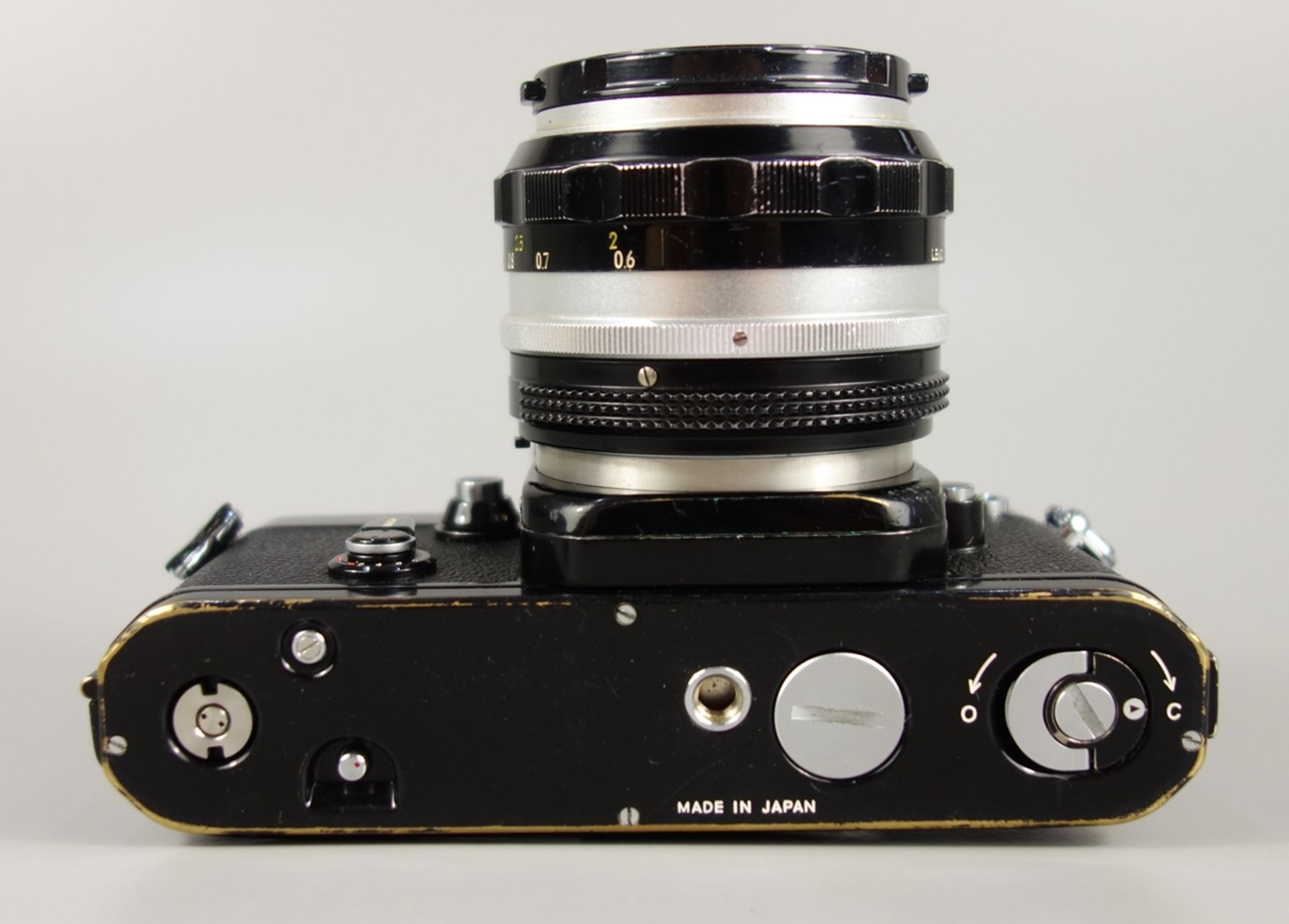 Nikon F2 Photomic, Spiegelreflexkamera, schwarz, 1970er Jahre, Serien-Nr. 7240495, mit Objektiv - Bild 4 aus 5