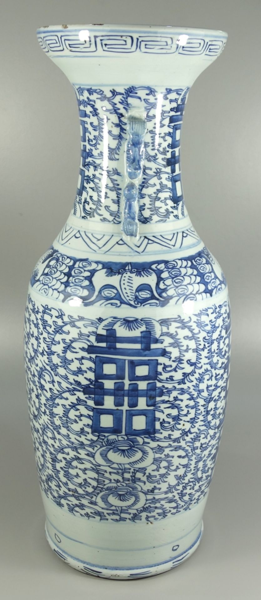 Bodenvase "Doppelglück", China, Qing-Dynasty, Bemalung in Blau und Weiß, leicht ovoider Korpus, - Bild 4 aus 5