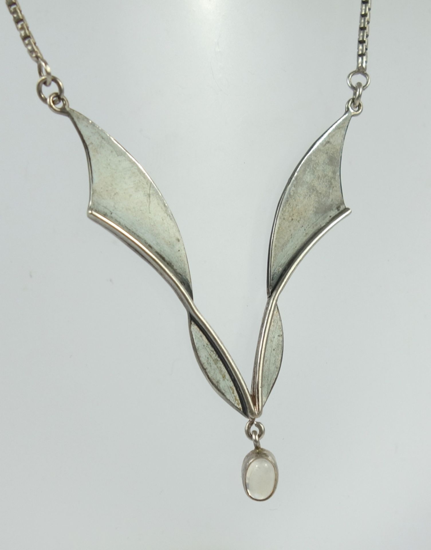 Collier mit Mondstein, 925er Silber, ungedeutete Herstellerpunze T+A, Gew.9,70g, L.ca.45cmNecklace