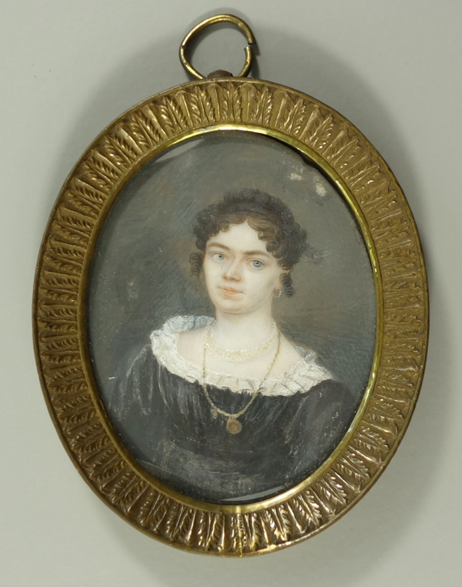 Miniaturmalerei Damenporträt, Biedermeier, um 1830/40, H*B mit Rahmen 8*7cm, Gouache/Bein, Porträt