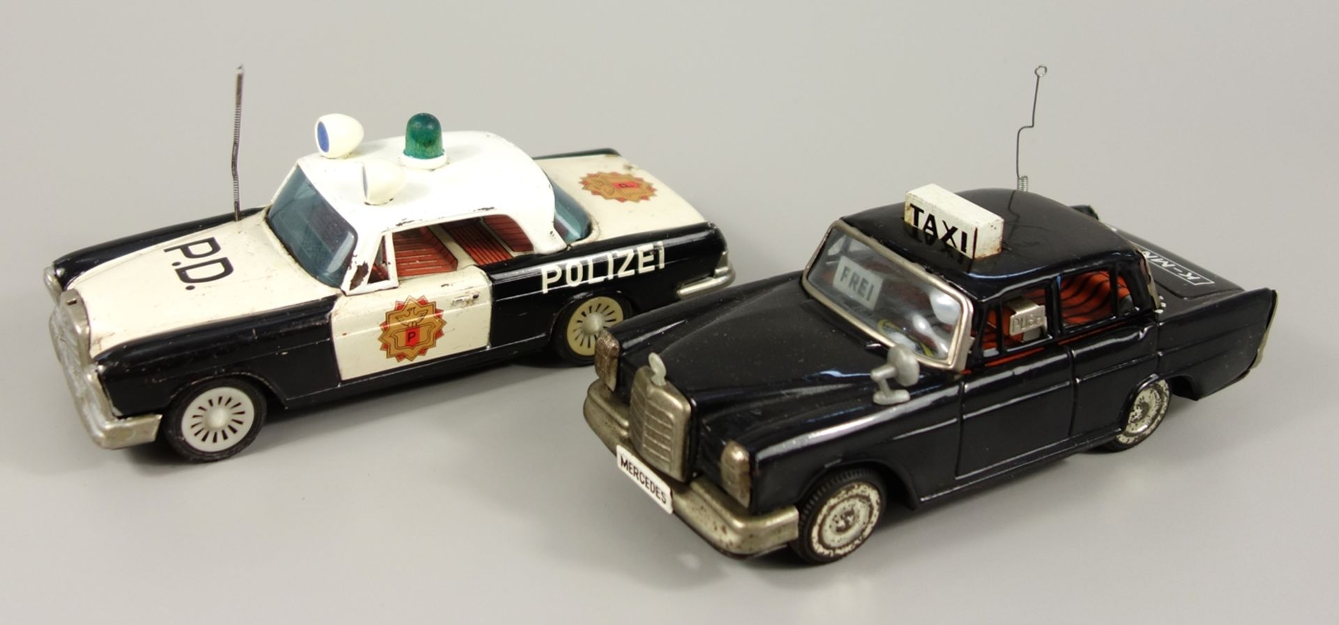 2 Autos, Mercedes Benz, Ichiko, Japan, um 1970, bespielt; "TAXI", deutsche Beschriftung, Kennzeichen