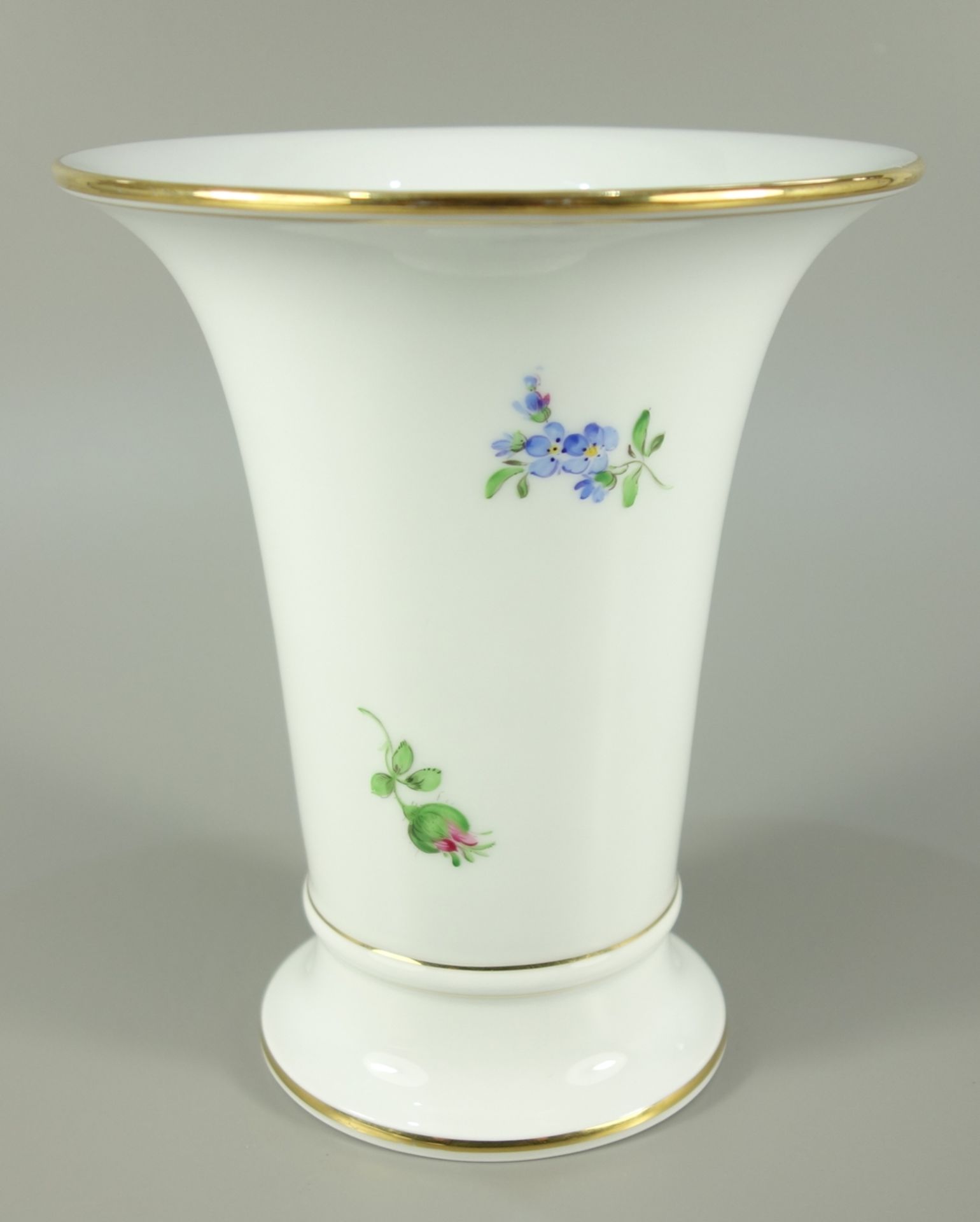 Vase mit Narzissen, Meissen, nach 1934, I.Wahl, H.16,6cm, Trichterform, Goldränder, schauseitig - Bild 2 aus 3