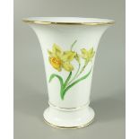 Vase mit Narzissen, Meissen, nach 1934, I.Wahl, H.16,6cm, Trichterform, Goldränder, schauseitig