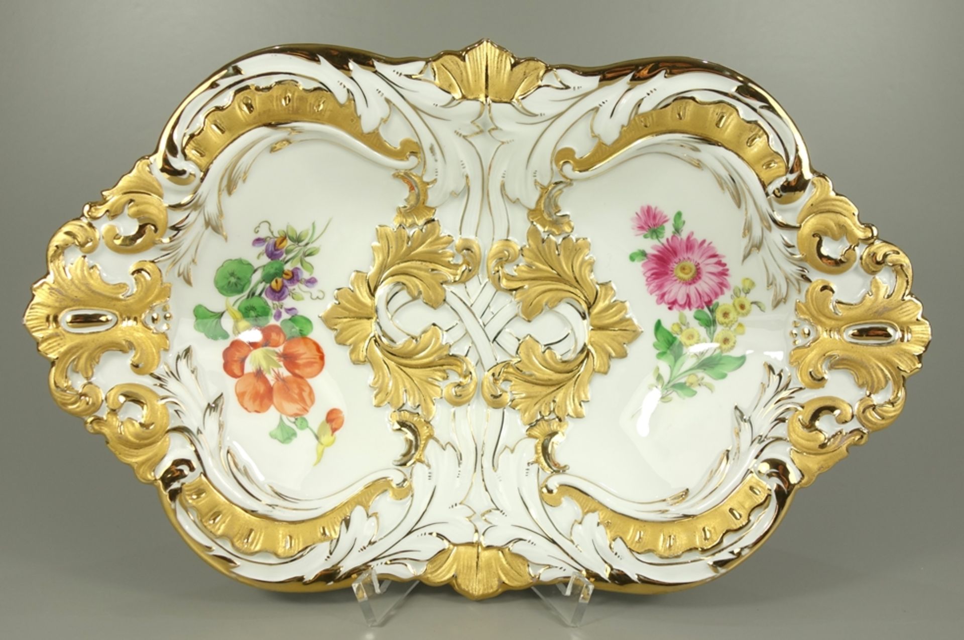 Prunkschale mit Blumenmalerei, Meissen, nach 1934, L*B*H 35*20*6cm, unterglasurblaue