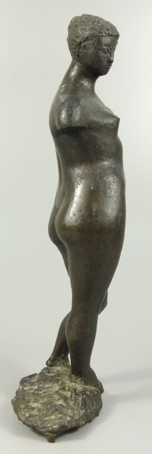 Hans Dieter Läpple (1938-2019, Heilbronn) "Frauentorso", Bronze, H.27,5cm, Boden mit Ritzsignum " - Bild 2 aus 5