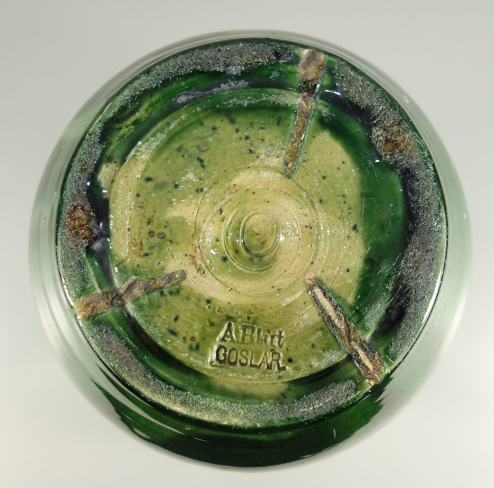 dreihenkelige Vase, Keramik, A.Blut, Goslar, Jugendstil, Anf.20.Jh., H.20cm, gebaucht mit grün-roter - Bild 2 aus 2