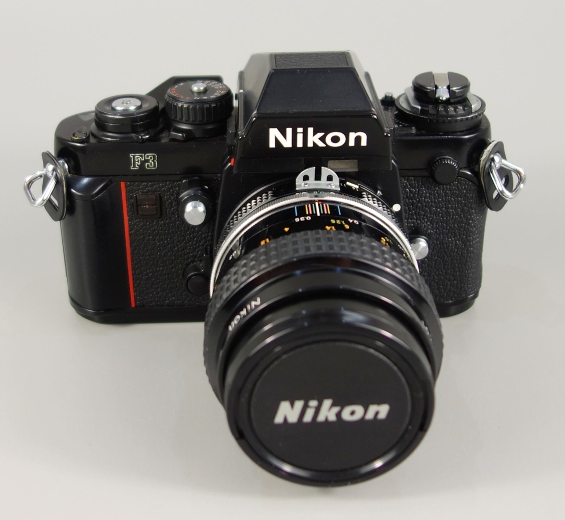 Nikon F3, Spiegelreflexkamera, schwarz, 1980er Jahre, Serien-Nr. 1212899, mit Objektiv Nikon Micro- - Bild 2 aus 5