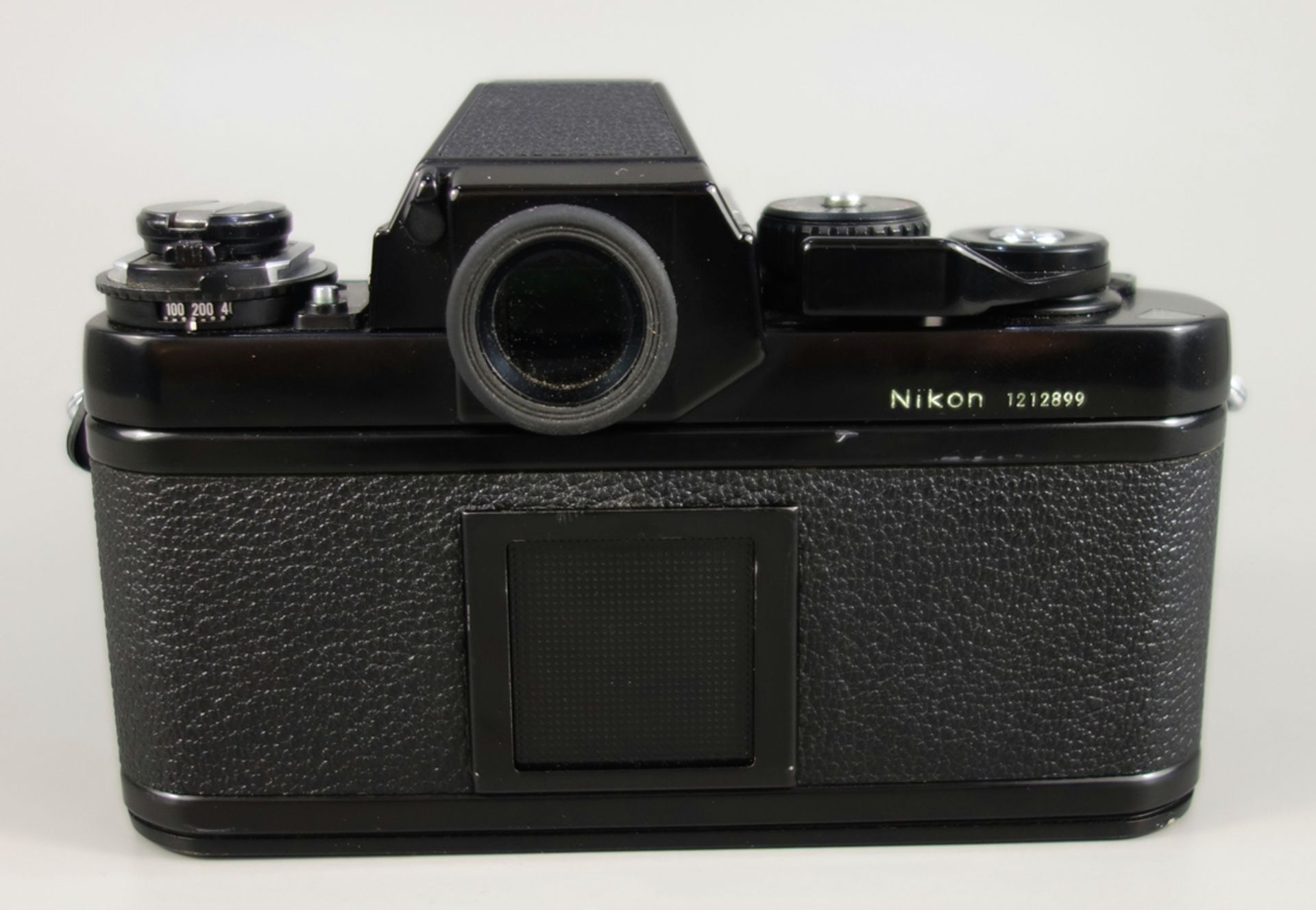 Nikon F3, Spiegelreflexkamera, schwarz, 1980er Jahre, Serien-Nr. 1212899, mit Objektiv Nikon Micro- - Bild 4 aus 5