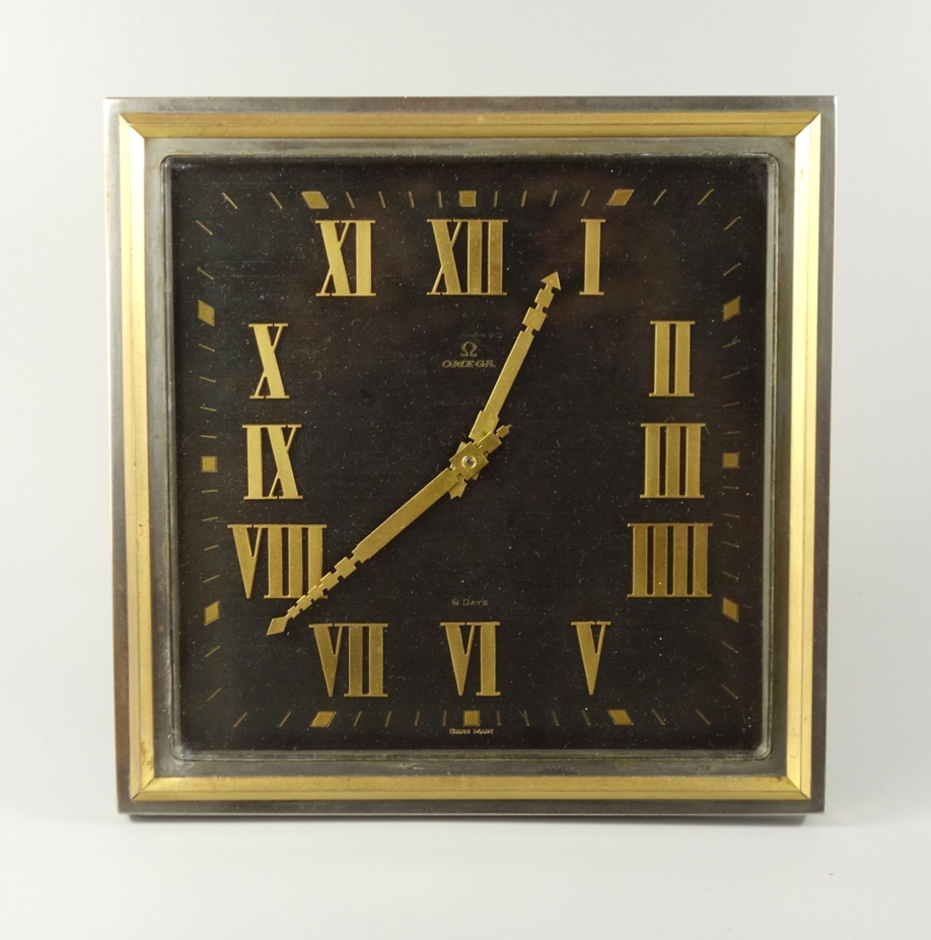 Tischuhr mit 8-Tage-Werk, OMEGA, 2.Hälfte 1920er Jahre, Art déco, vernickeltes quadratisches