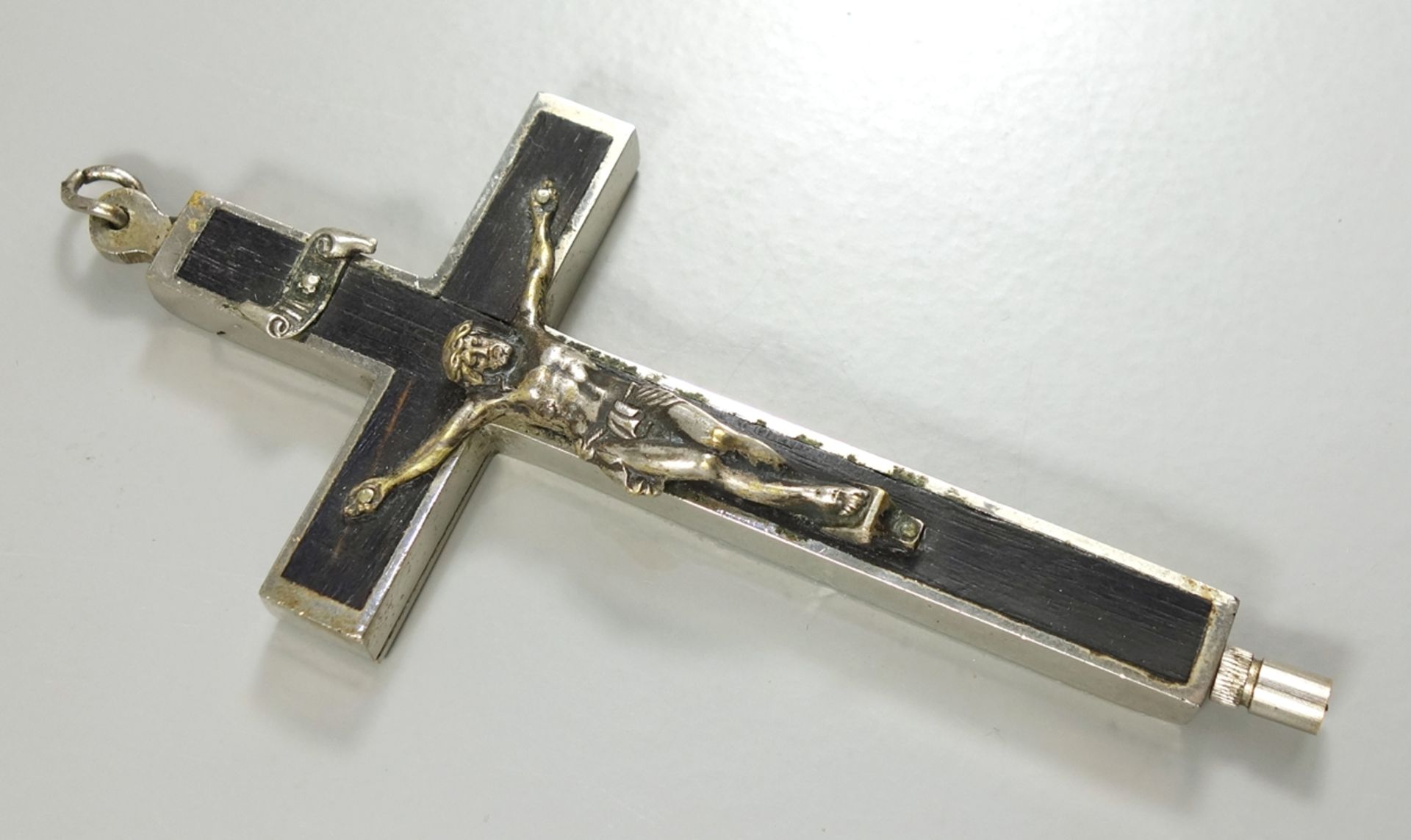 Reliquienkreuz, Anfang 20.Jh., Kreuz aus Metall mit Ebenholzeinlage, unterer Schraubverschluss, - Bild 2 aus 3