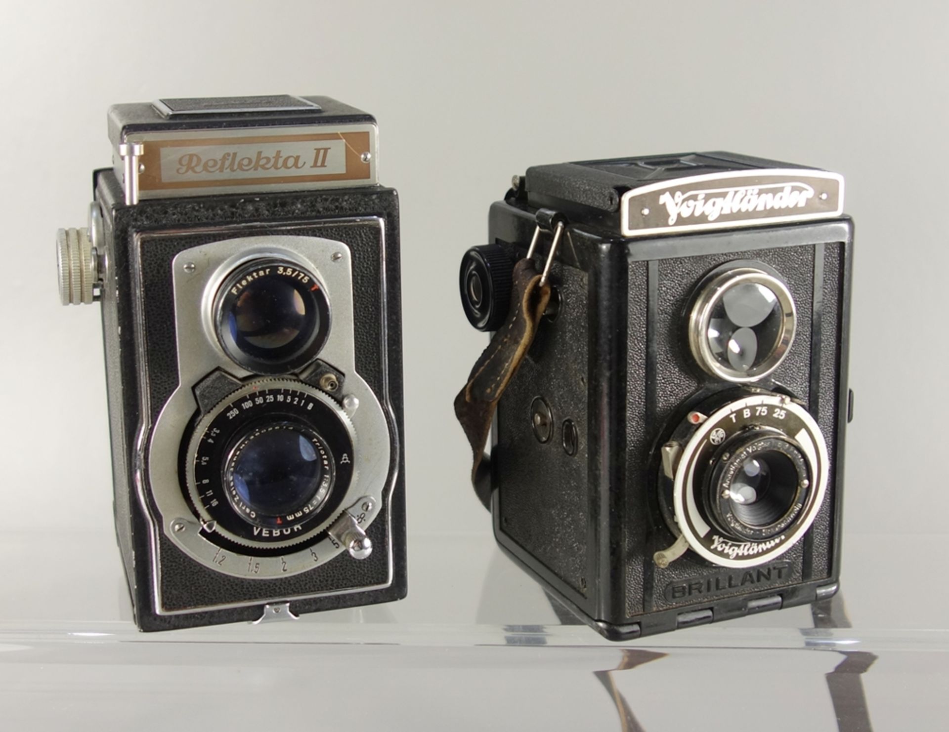 2 Rollfilmkameras: 1* Welta Reflekta II, TLR, 1950er Jahre, 1* Voigtländer Brillant, 1930er Jahre, - Bild 2 aus 2
