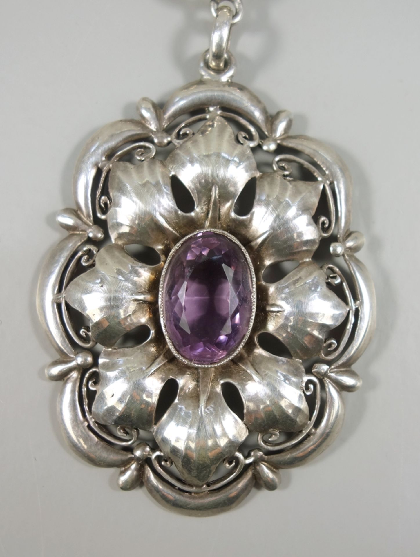 großer Anhänger mit Amethyst, 935er Silber, Theodor Fahrner, um 1920, Gew.48,28g, blütenförmiger