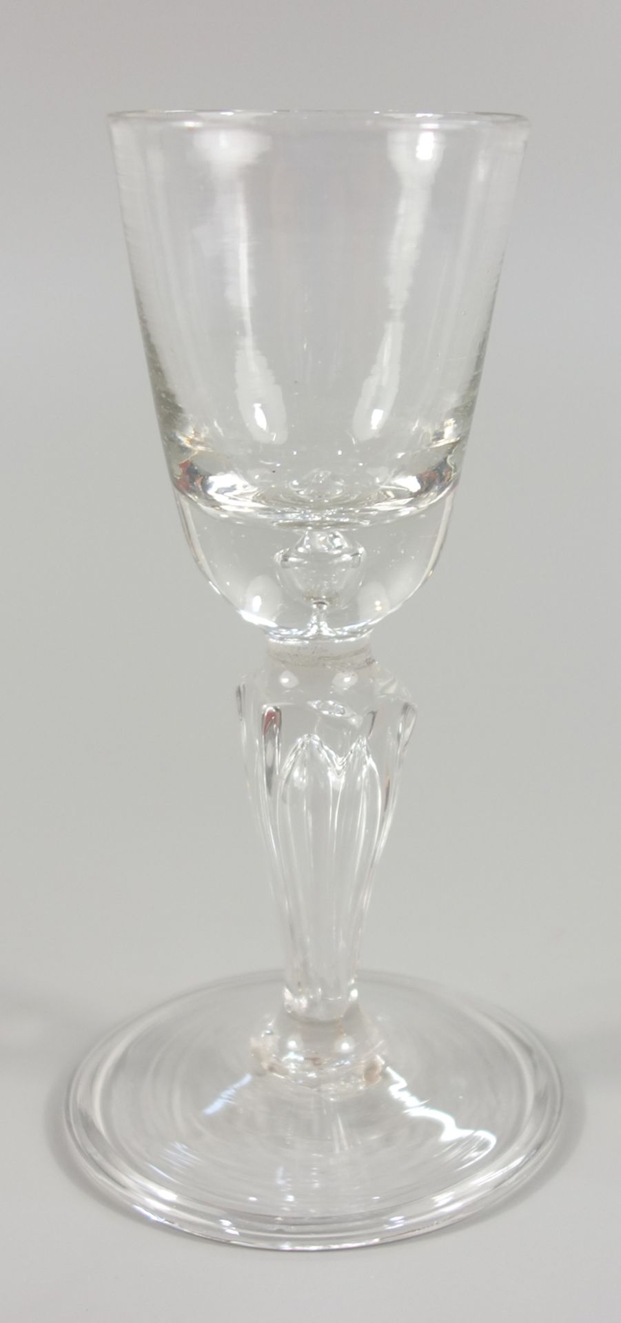 Sherryglas mit vieleckigem Schaft, 19.Jh., H.14,5cm, leicht gewölbter Stand mit Abriss,