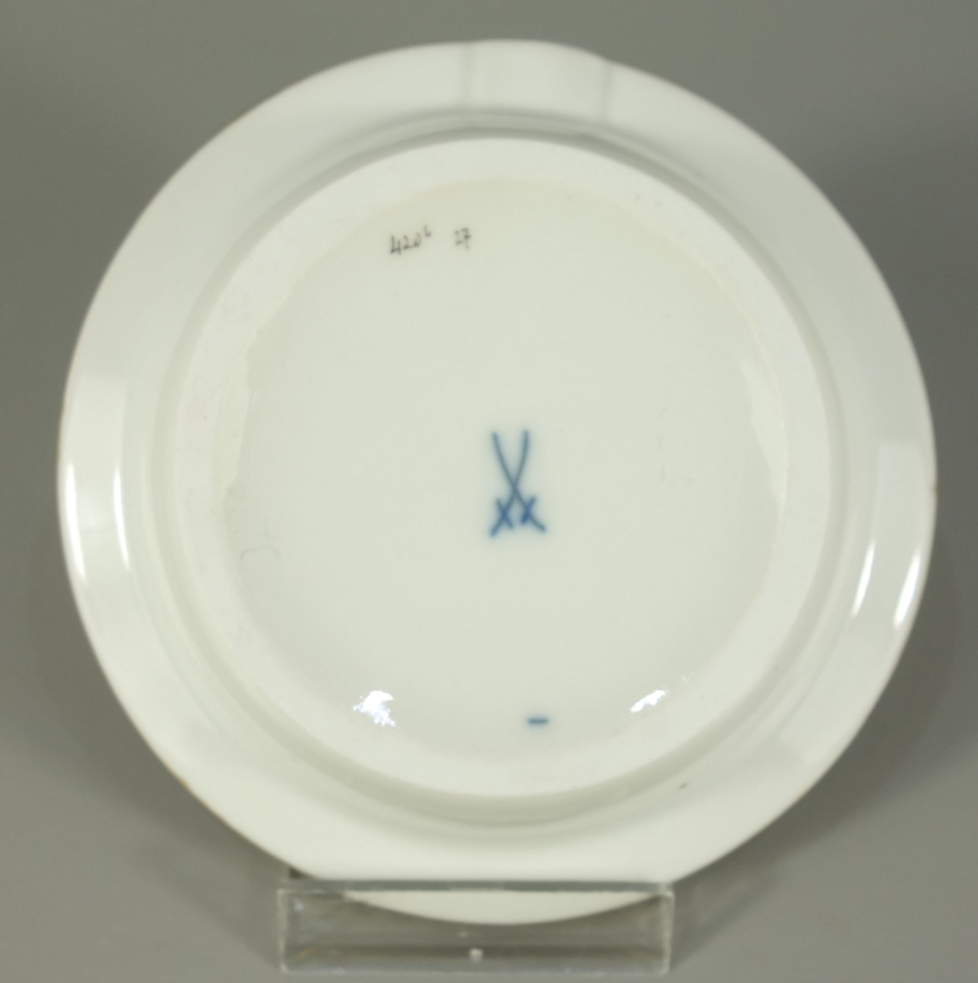 Aschenbecher , asiatisches Dekor, Meissen, nach 1934, 1.Wahl, D.9,4cm, eine Ablage, - Bild 2 aus 2