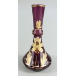 Solifleur-Vase, Böhmen um 1920, H.12,8cm, violettes Glas, langer Hals mit Wulstring, Goldränder (