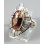 Ring mit Goldfluss, 800er Silber, 1950er Jahre, Gew.3,58g, dreieckiger Ringkopf mit Kreuzgravur,