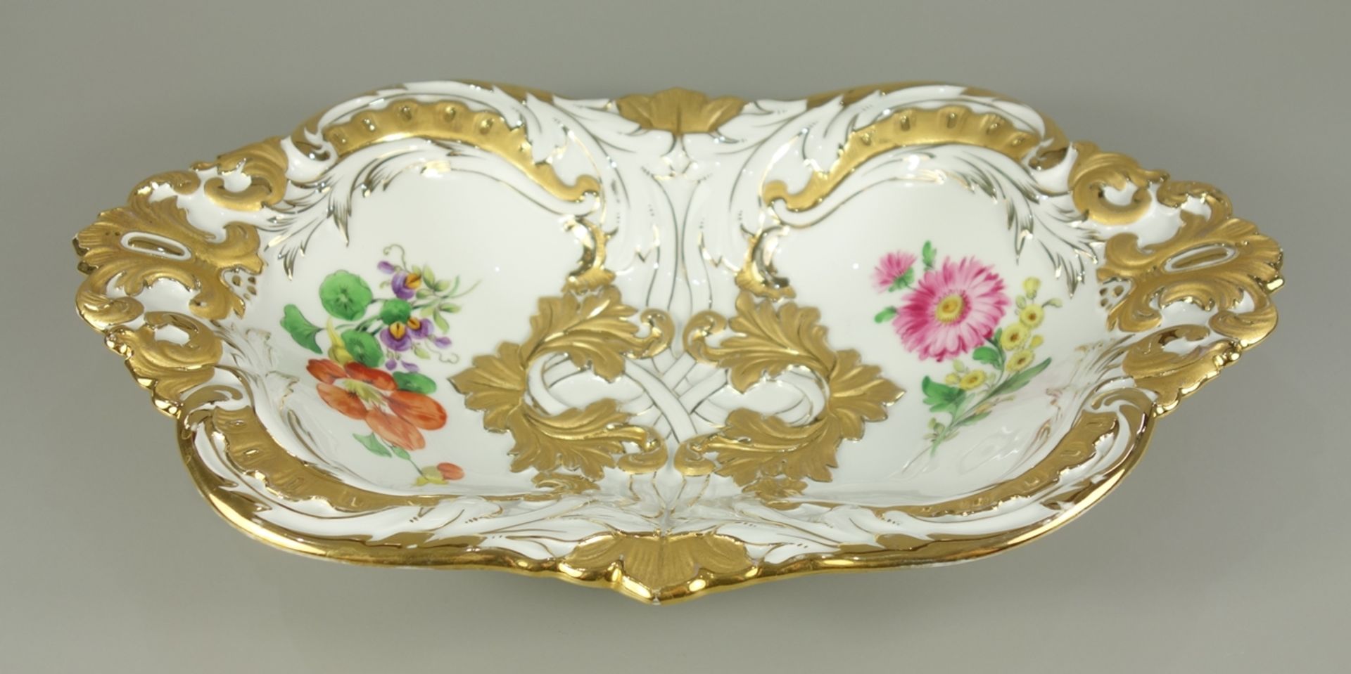 Prunkschale mit Blumenmalerei, Meissen, nach 1934, L*B*H 35*20*6cm, unterglasurblaue - Bild 3 aus 4