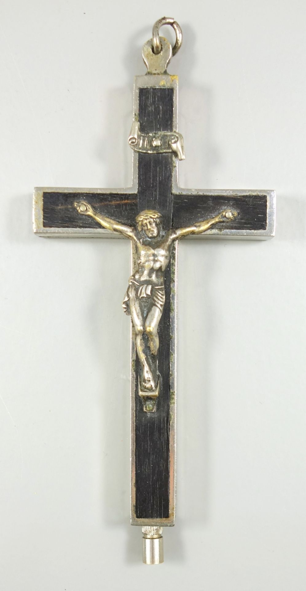 Reliquienkreuz, Anfang 20.Jh., Kreuz aus Metall mit Ebenholzeinlage, unterer Schraubverschluss,