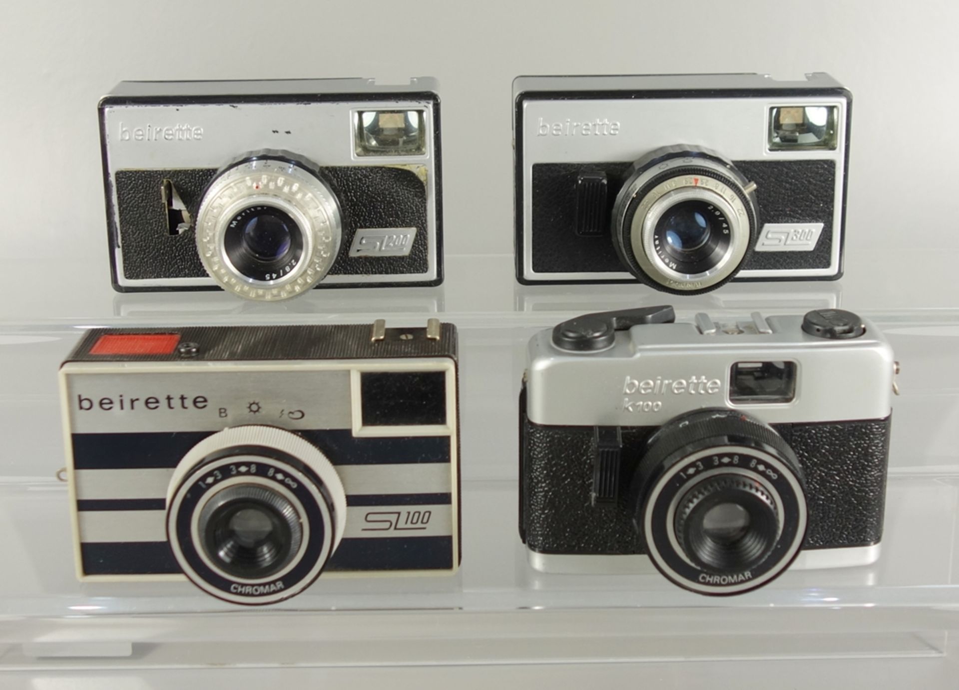 4 Beirette Kleinbild-Kameras, 1*SL100, 1*SL200, 1*SL300, 1*k100, Alters- und Gebrauchsspuren, - Bild 2 aus 2
