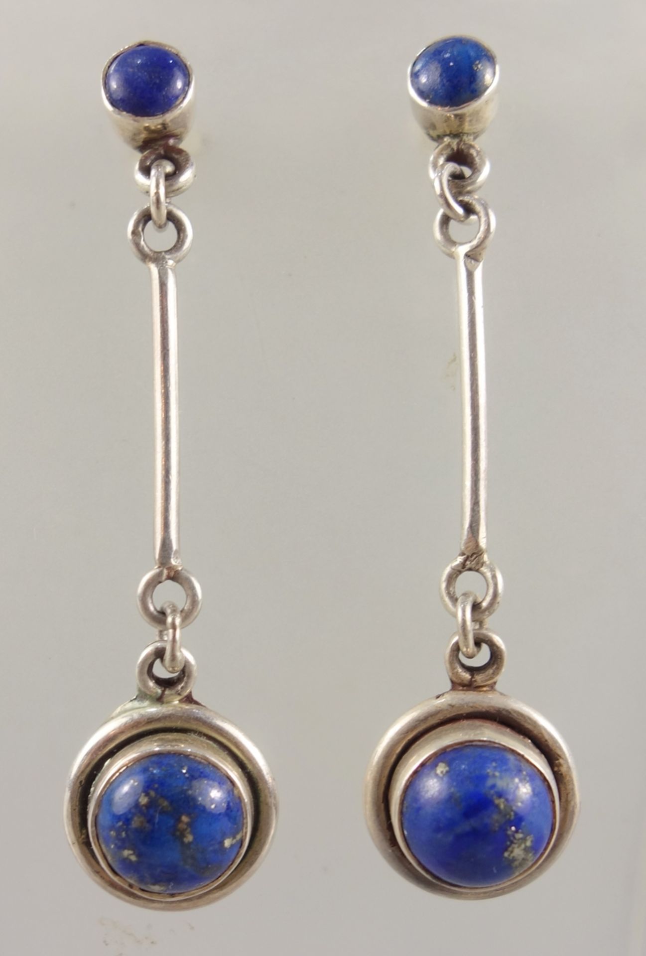 Paar Ohrhänger und Ring mit Lapislazuli, 925er Silber, Gew.6,81g, Steckbrisur, Gesamt-L.5,3cm Pair