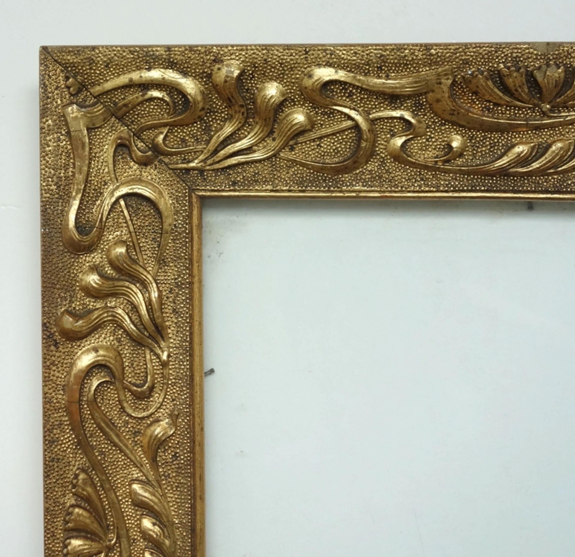Goldstuckrahmen mit floralem Relief, Jugendstil, Innenmaß 46*40cm, Gesamt 53,5*47,5cm, 2 Ecken mit - Bild 2 aus 2