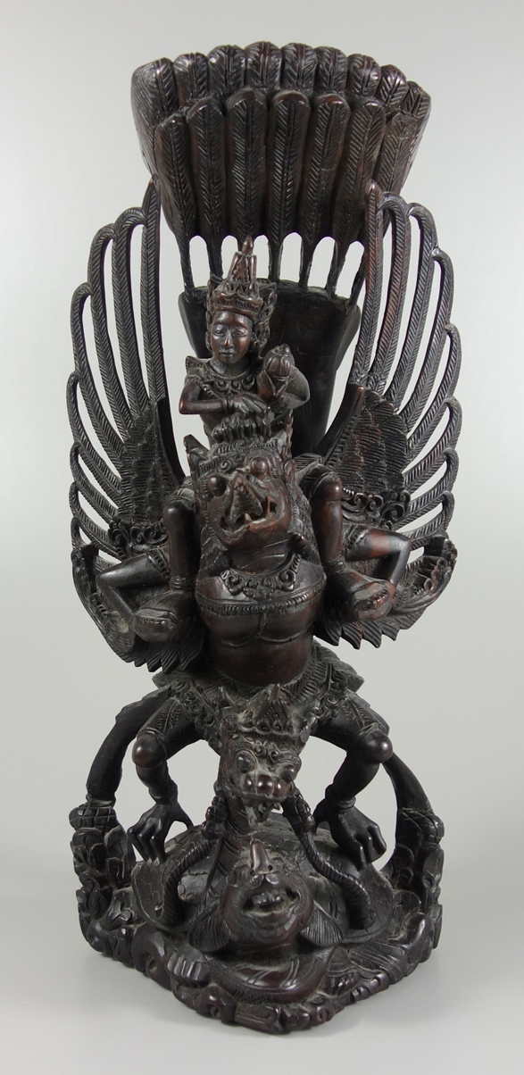 Vishnu auf Garuda, Bali, Indonesien, Hartholz, aufwendig geschnitzt, H.36cm, ein Flügel geklebt