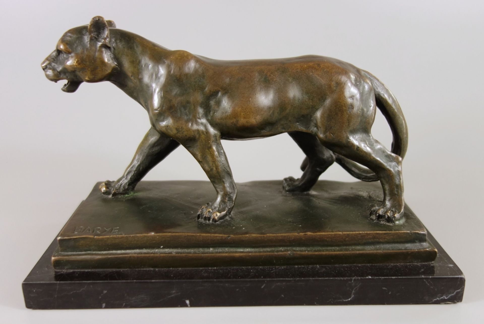 Skulptur "Schreitender Panther", nach Antoine-Louis Barye, Bronze, 2.Hälfte 20. Jh., im Sockel