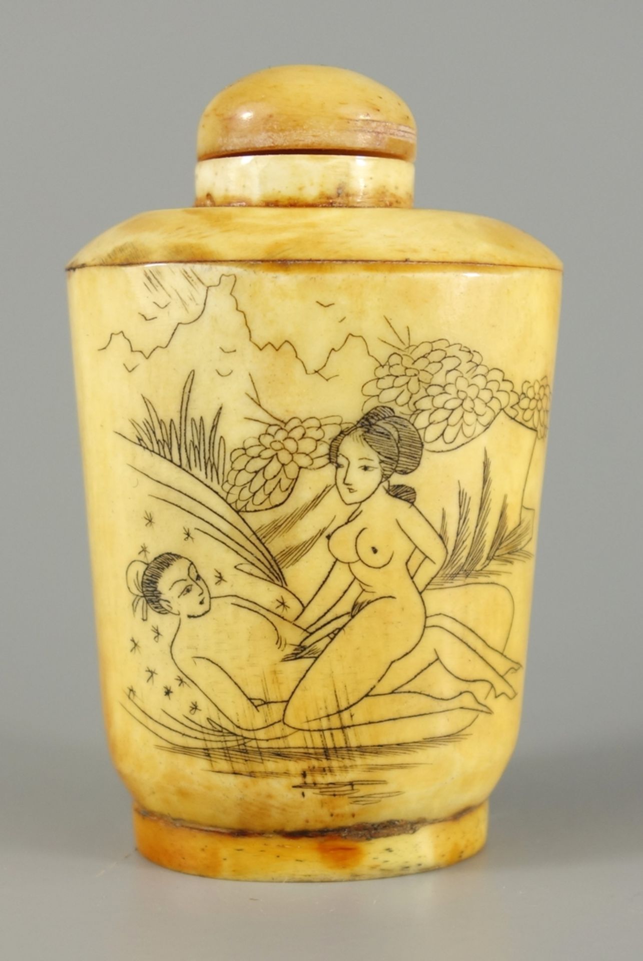 Snuffbottle mit erotischer Szene, Asien, 20.Jh., beidseitig Darstellung eines nackten Paares, H.7cm - Bild 2 aus 2