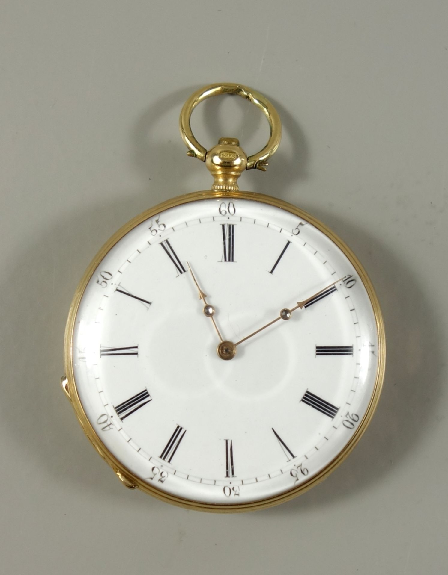 goldene Umhängeruhr, 750er Gelbgold, gestempelt K18, um 1880, Emaillezifferblatt mit römischen