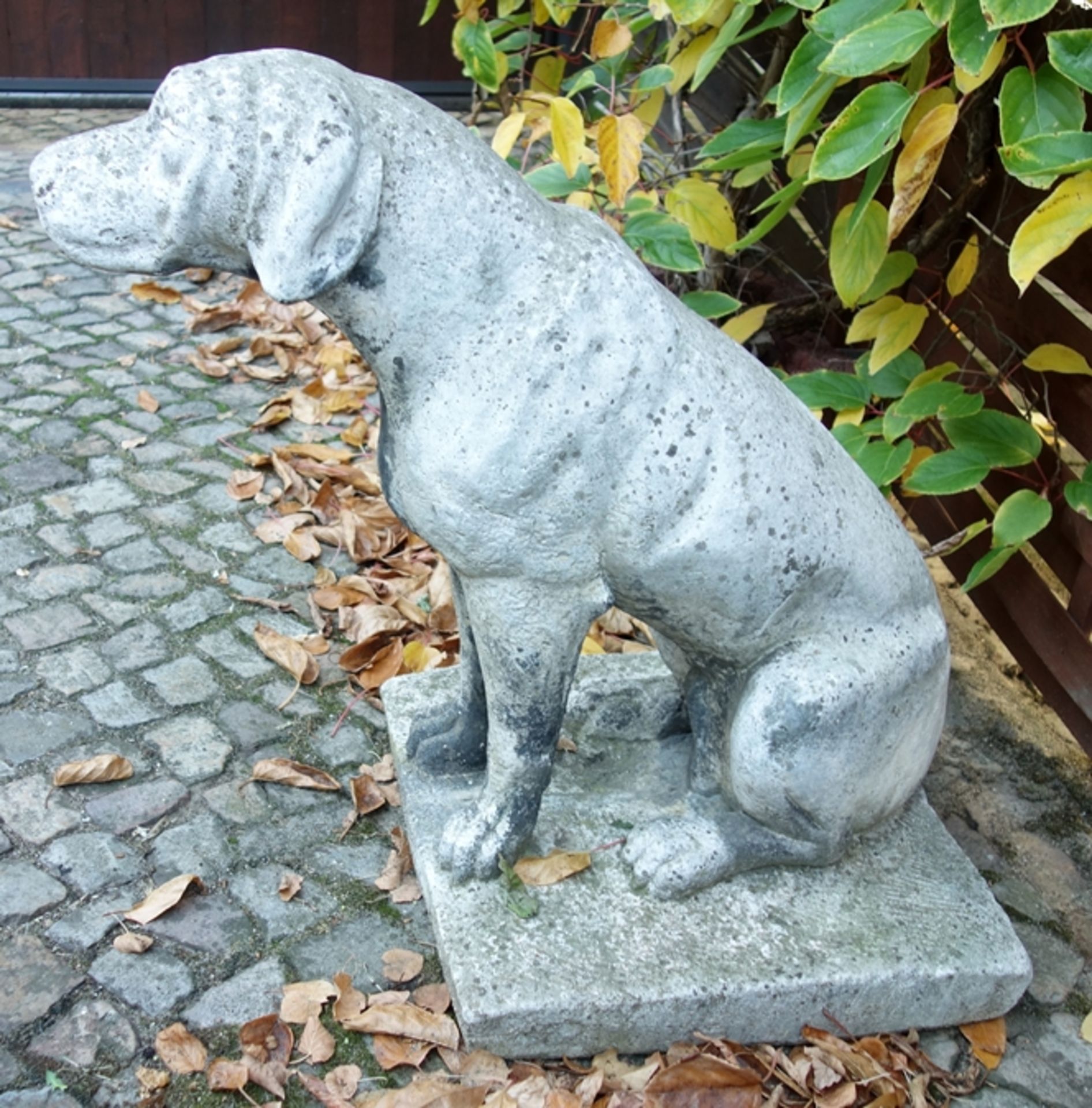 Jagdhund, Steinguss, geschätzt 80 kg, Steinmetzarbeit, H*B*T ca.65*43,5*80cm, Stand B*T 43,5*44cm, - Bild 4 aus 4