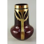 Vase, Jugendstil, Süddeutschland um 1900, rubinrotes Glas mit Golddekor, Gold am Mündungsrand etwas