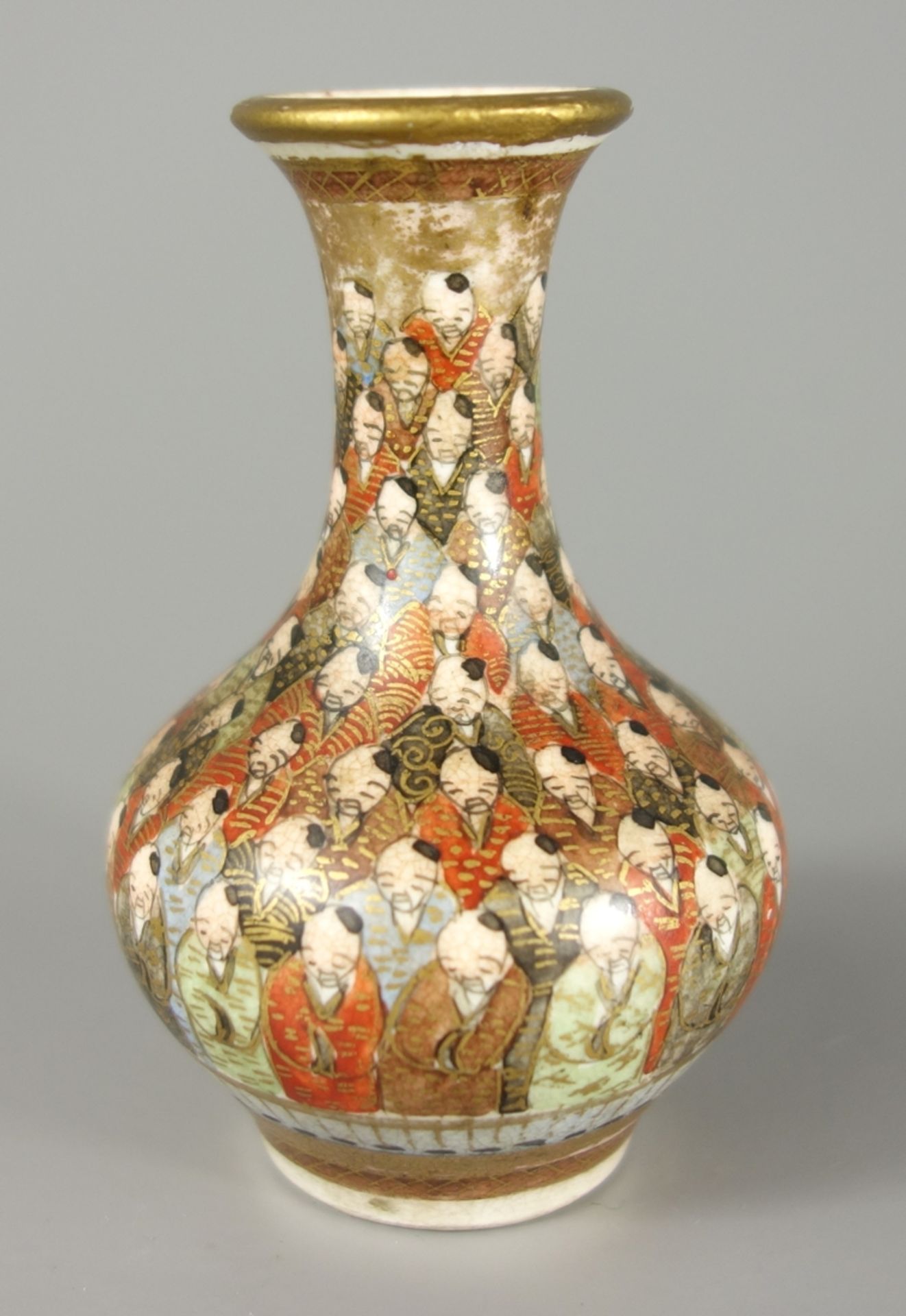 signierte Satsuma Vase "1000 Gesichter", Japan, Meji- Periode, H.7,8cm, Vergoldung min.berieben