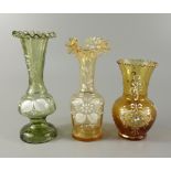 3 Vasen mit gewellter Mündung, um 1890/1900, H. von 12,5cm bis 16,5cm, 1* Abriss, bernsteinfarbenes