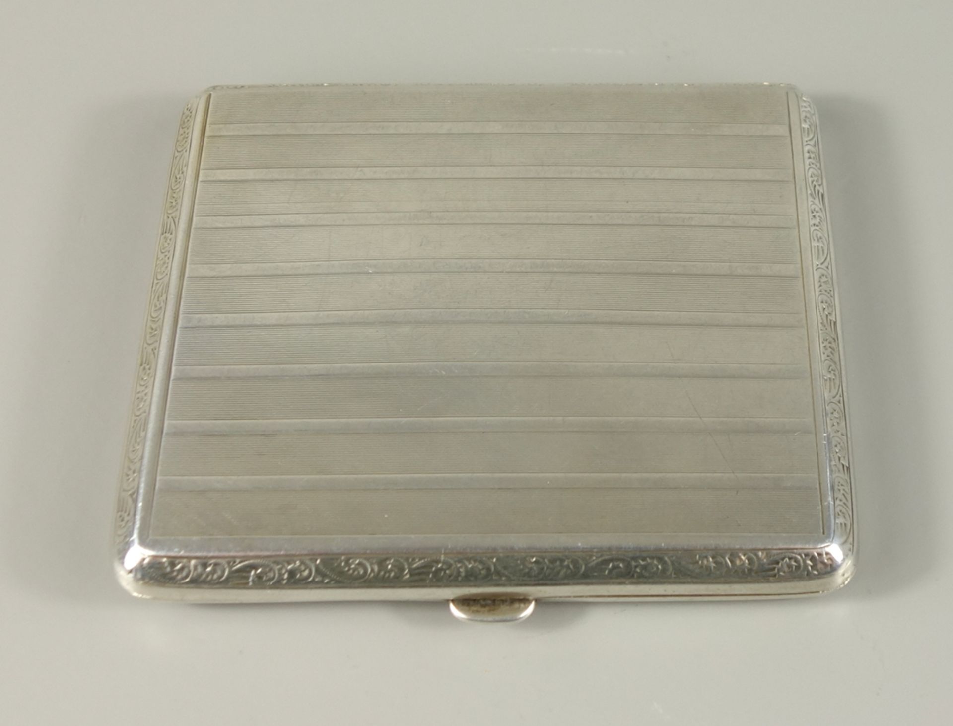 Zigarettenetui, 1930er Jahre, 800er Silber, scharniert mit Streifendekor, innen vergoldet und