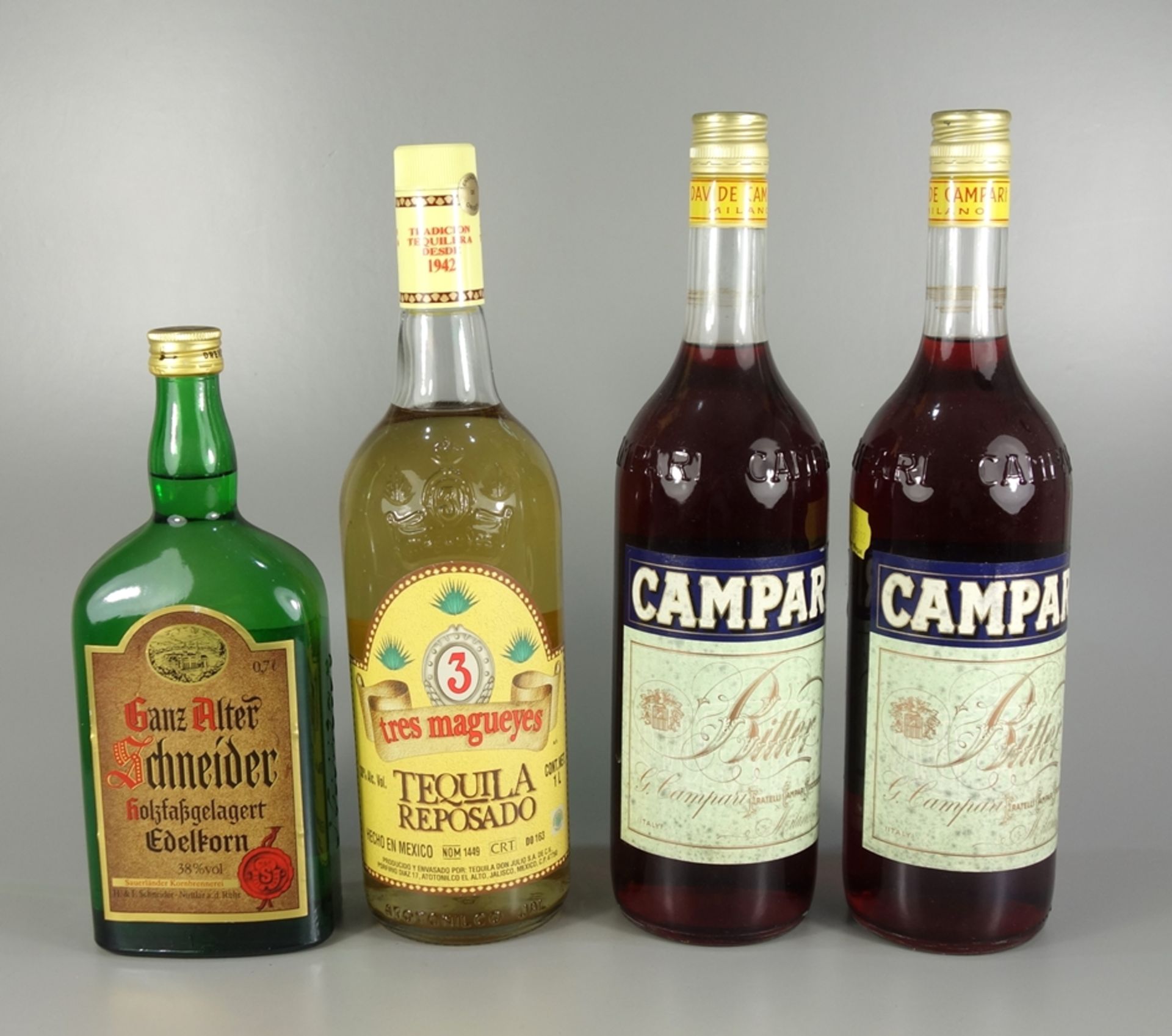 Konvolut Mix-Spirituosen, 4 Flaschen: 2* Campari, je 1L ; Tequila Reposado, 1L; Ganz alter