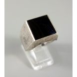 Herrenring mit Onyx, 835er Silber, Gew.8,94g, Platte ca.13*13mm, U.63 Men's ring with onyx, 835