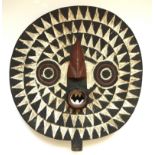Sonnenmaske, Burkina Faso, runde Maske, Weichholz geschnitzt und farbig staffiert, D.49*44cm Sun