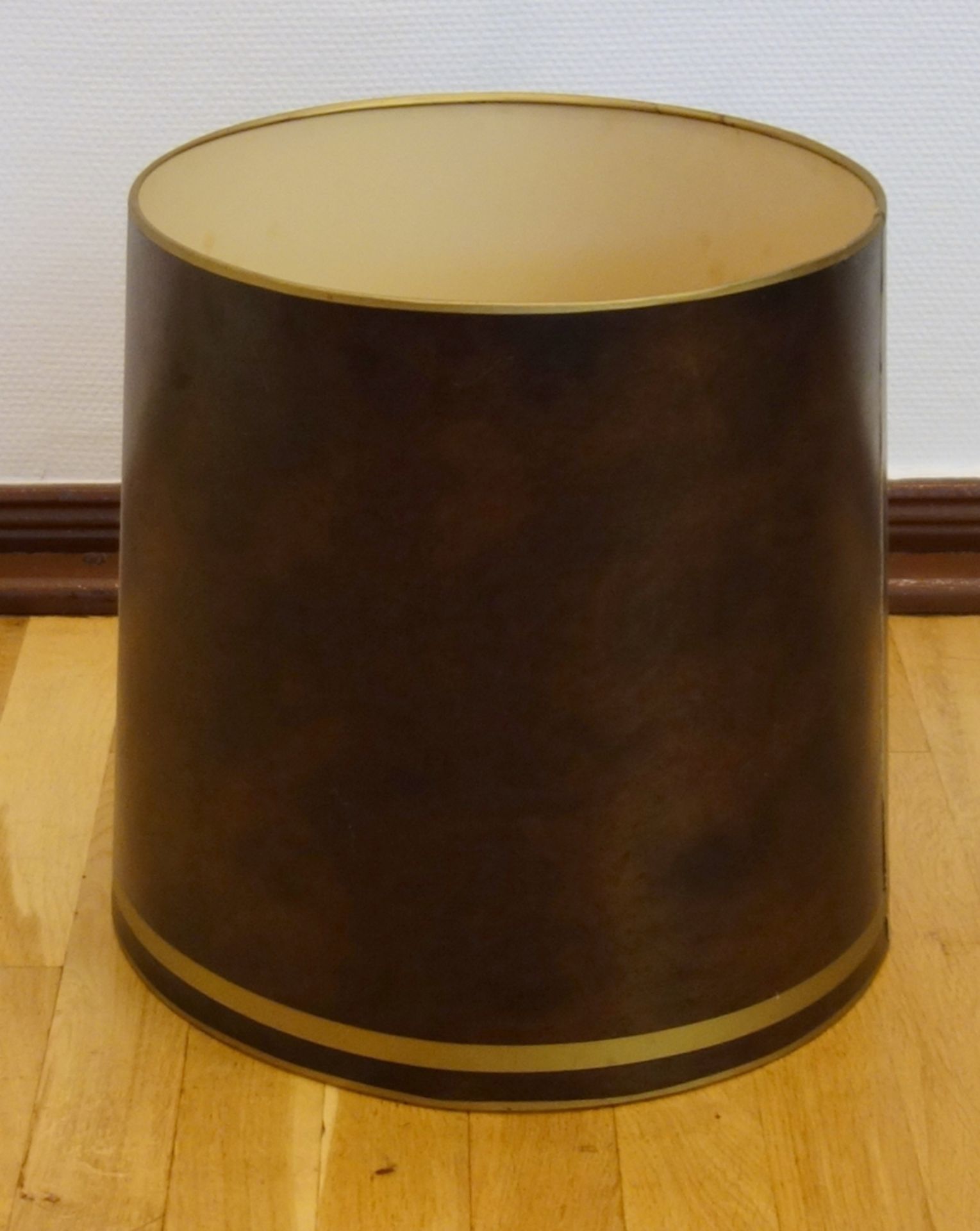 Onyx-Lampe in Form einer korinthischen Säule, 1970er Jahre, Gew.5,14kg, mit Metallmontierung, H. - Bild 3 aus 3