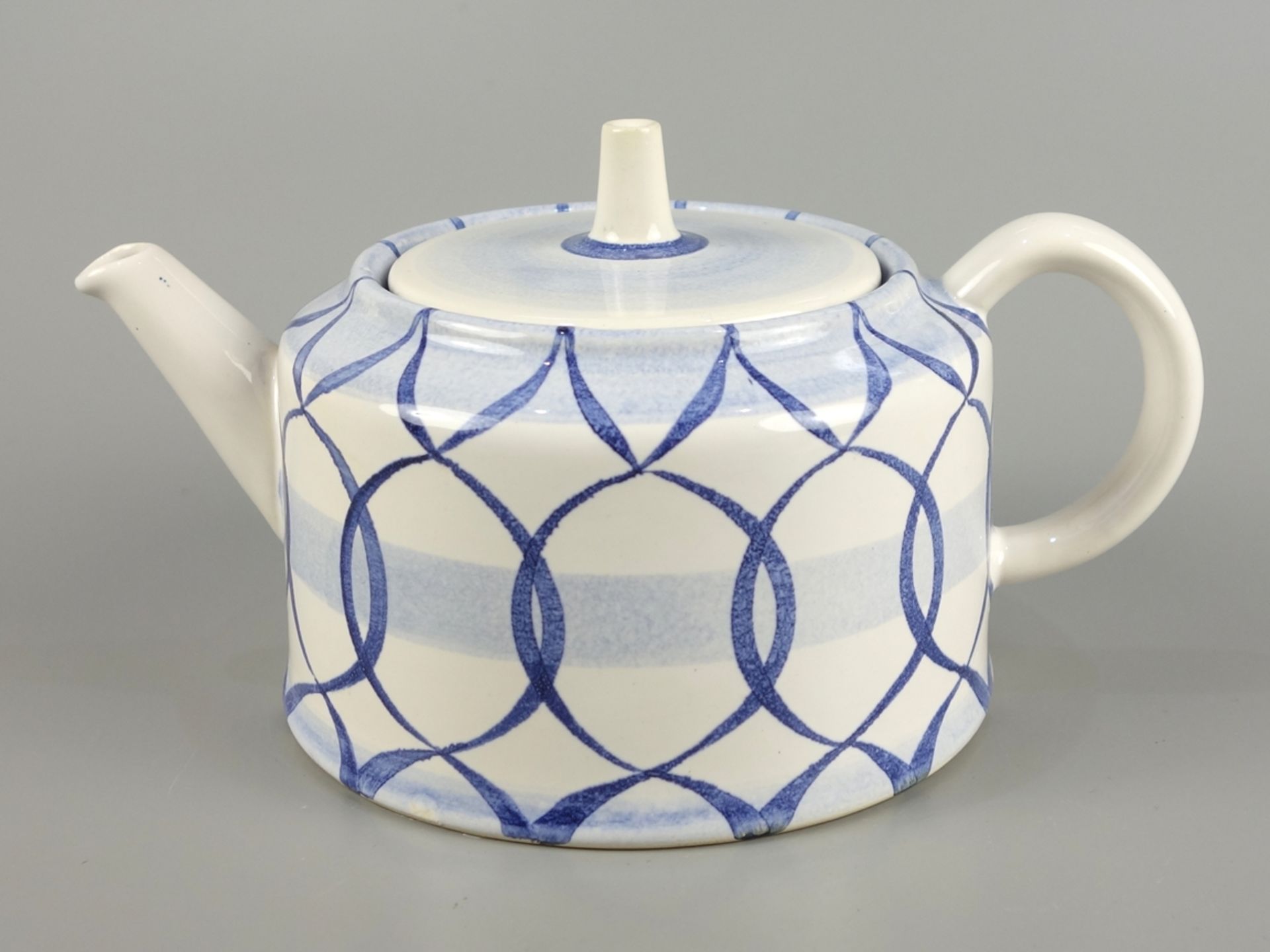 Teekanne, Hedwig Bollhagen, Form 575, Liniendekor in Blautönen, H.9,2cm, D.11c