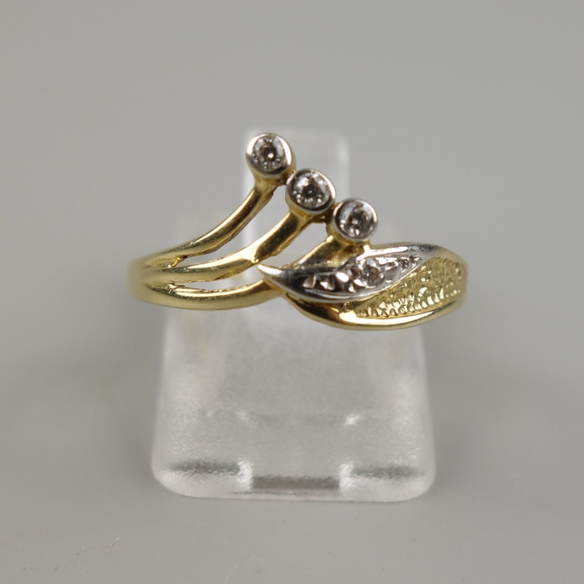 Ring mit 4 Zirkonias, 585er Gold, Gew.1,53g, floral gestalteter Ringkopf, U.54 - Bild 2 aus 2