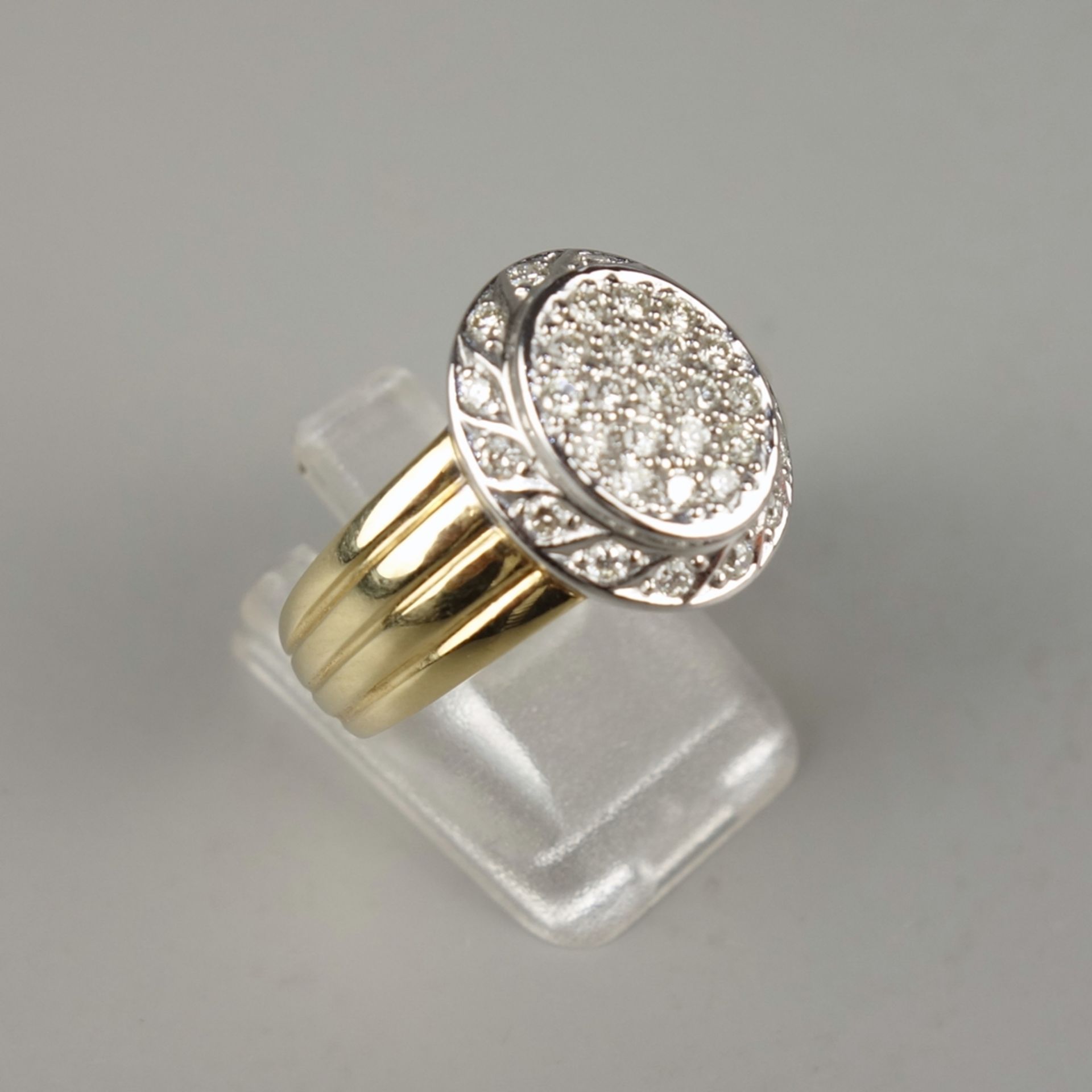 Ring mit 33 Brillanten, 585er Gold, Gew.7,51g, Goldschmiedeanfertigung, Brillan